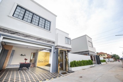 1762833570-Khun Kob_200825.jpg